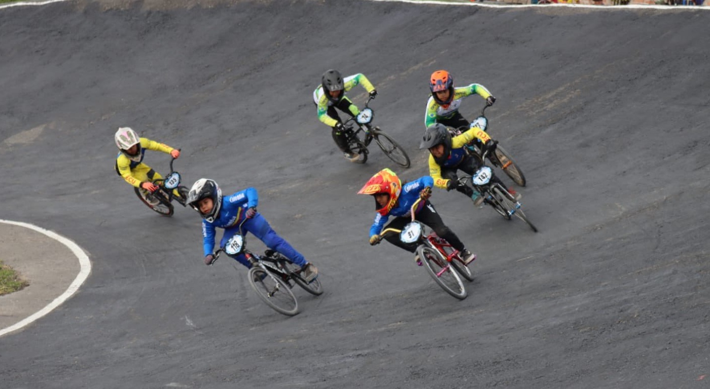 Colombia y Ecuador destacan en el Challenger Panamericano de BMX, que se realiza en Riobamba