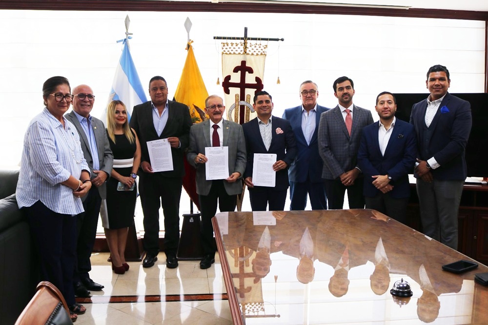 Se firma convenio entre Universidad Católica, Fedenador y Fedeguayas en beneficio de  doctores que se especialicen en medicina del deporte