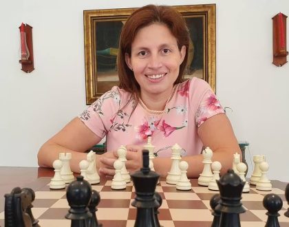 Martha Fierro gana el torneo “Queen’s Chess Festival” que se realizó vía online; representó a América y se enfrentó a 97 jugadoras, todas tituladas, de 36 países